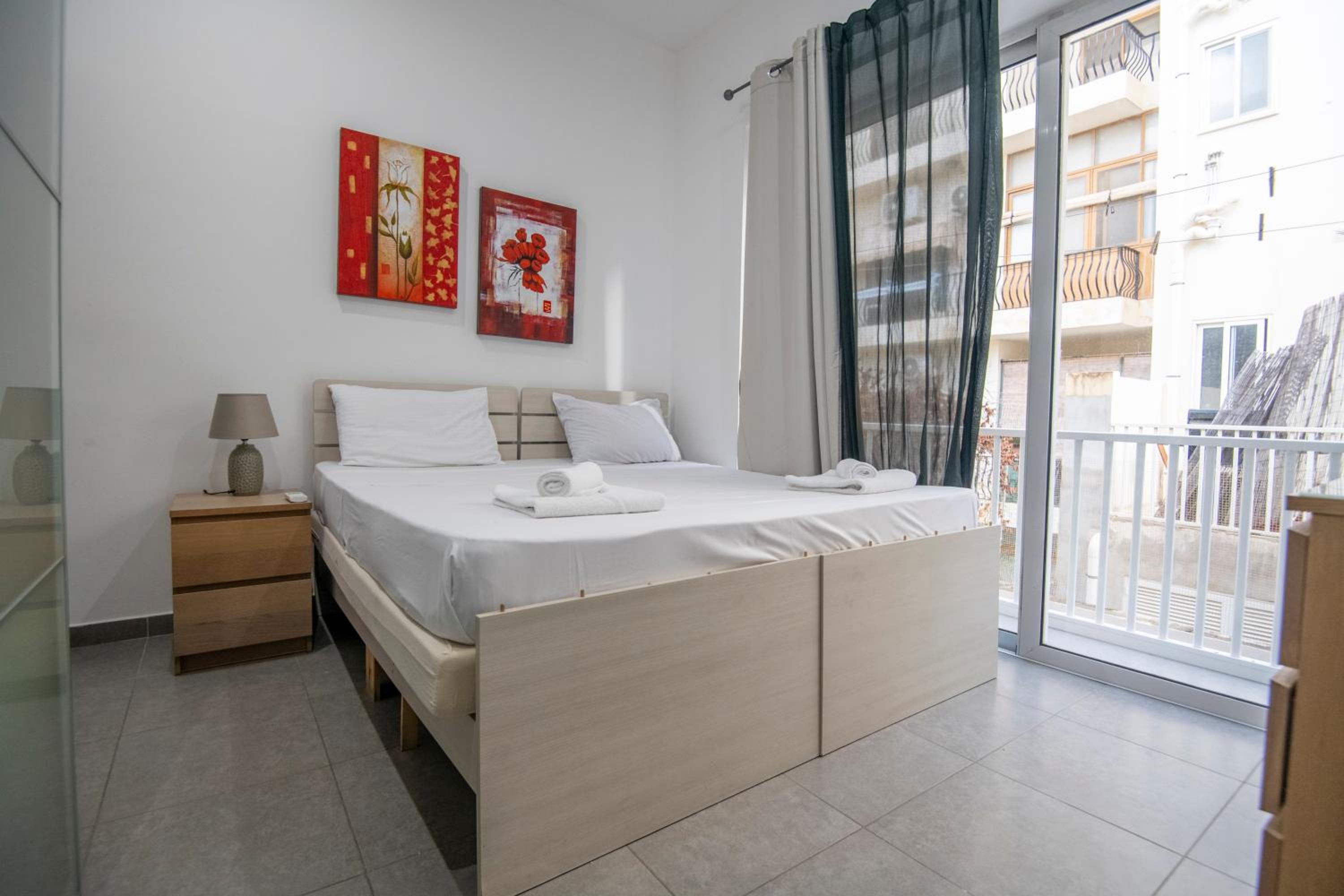 Modern & spacious near valletta view 3