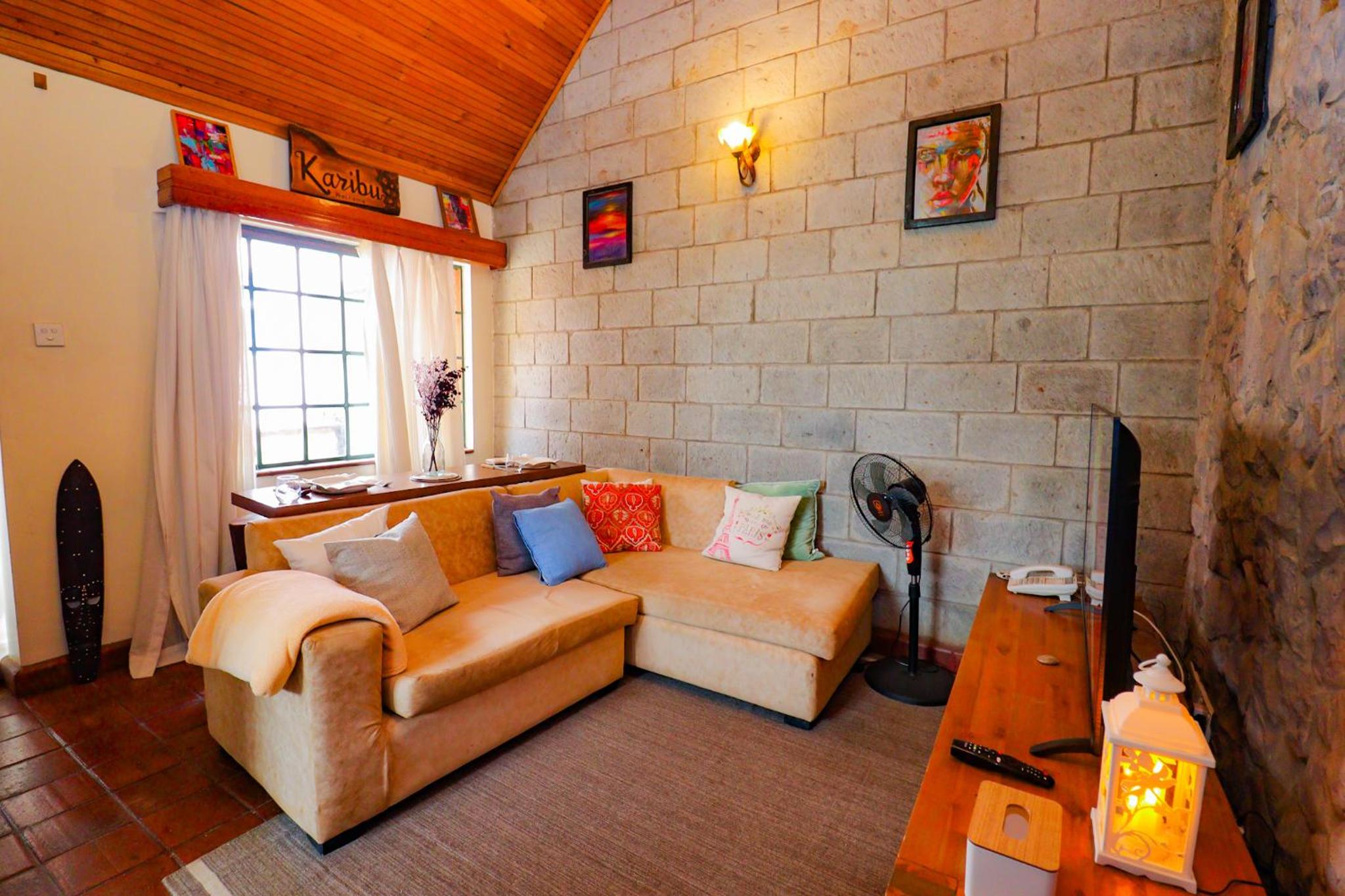 lovely 1bedroom penthouse with pool,gym and room service close to Yaya view 3
