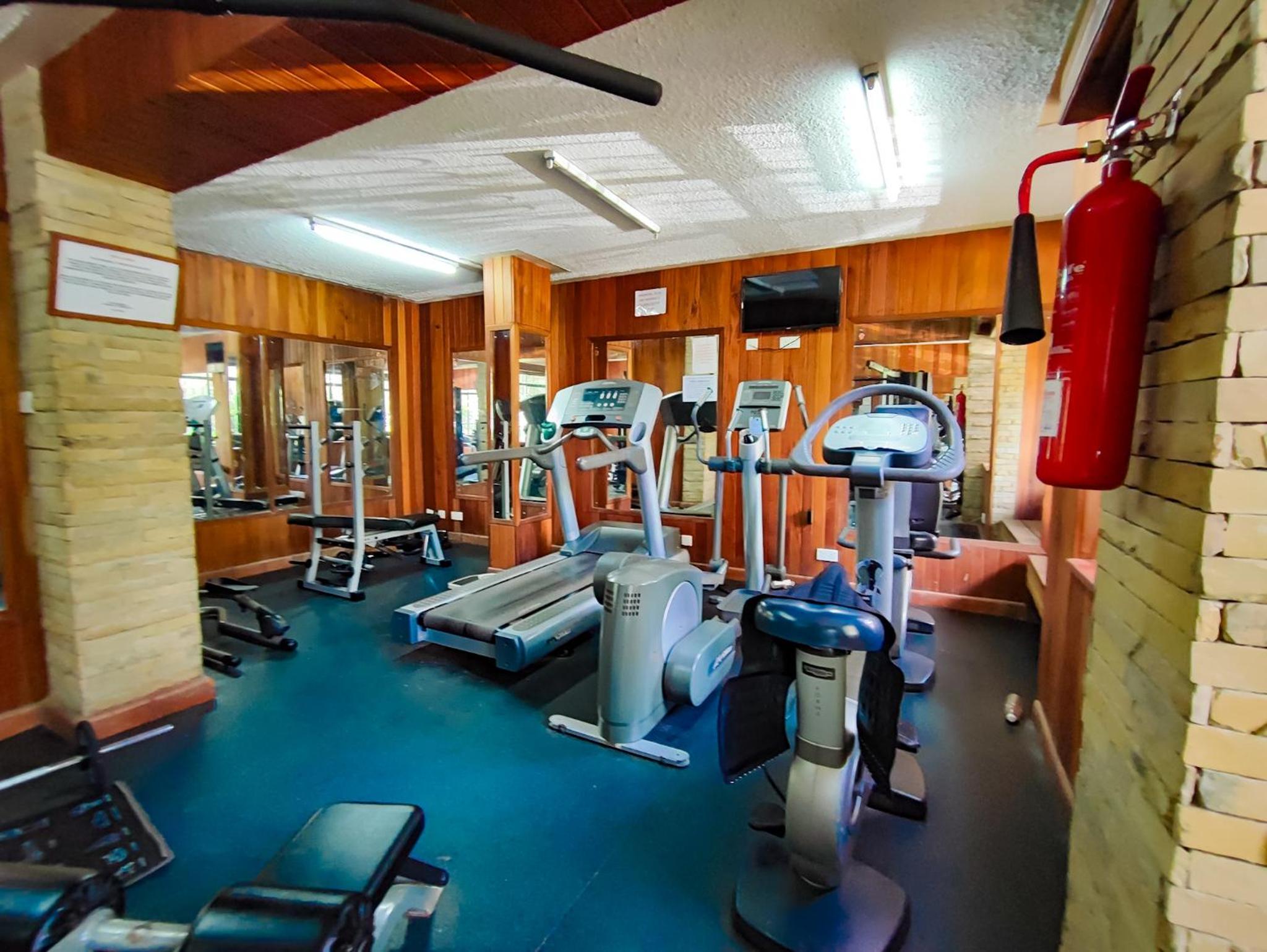 lovely 1bedroom penthouse with pool,gym and room service close to Yaya view 5