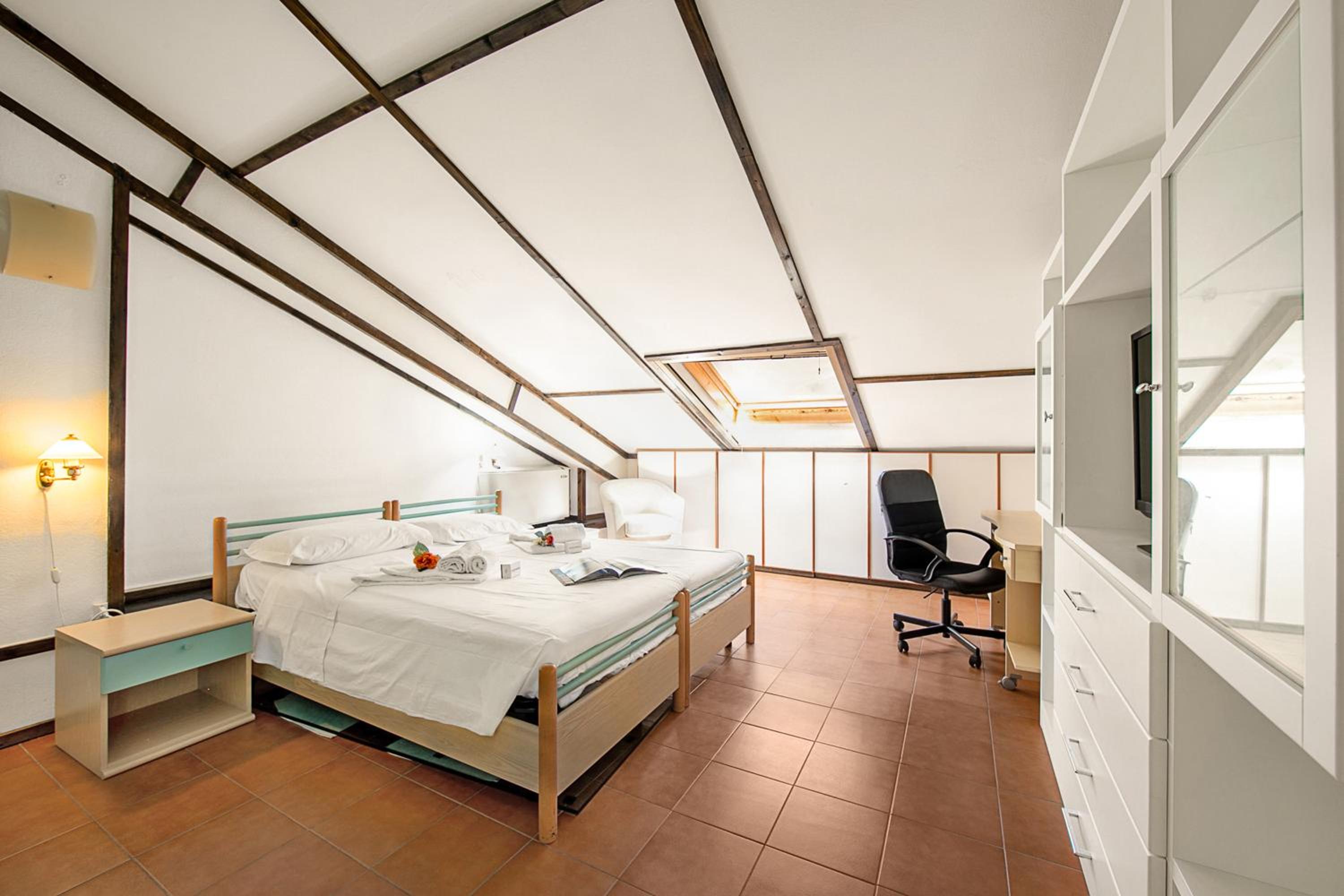 Serendipity With Sea View - Happy Rentals