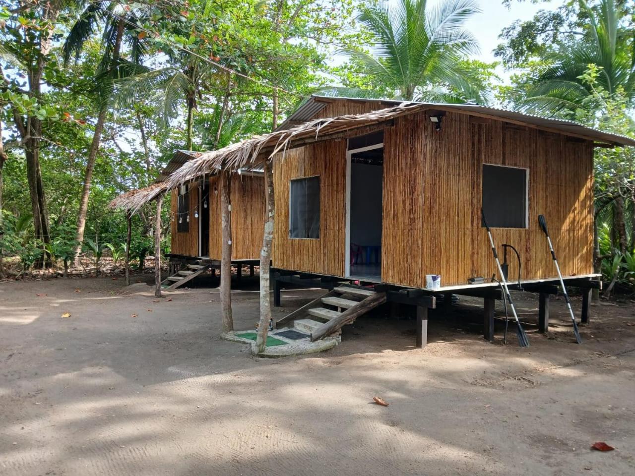 Camping Babsita-TIPI und Hütten und Stellplätze für Zelt und Camper direkt am Meer und See