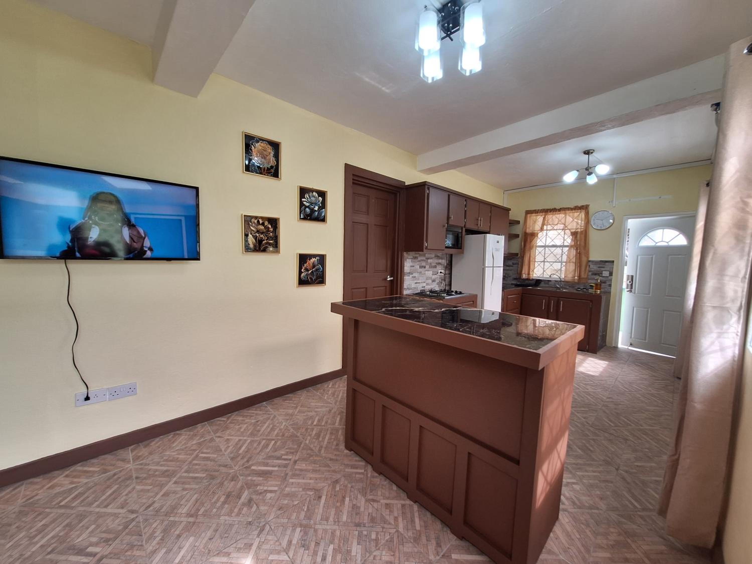 Ackee Green Rental - 3 beds large apartment or 2 beds modern apartment view 3