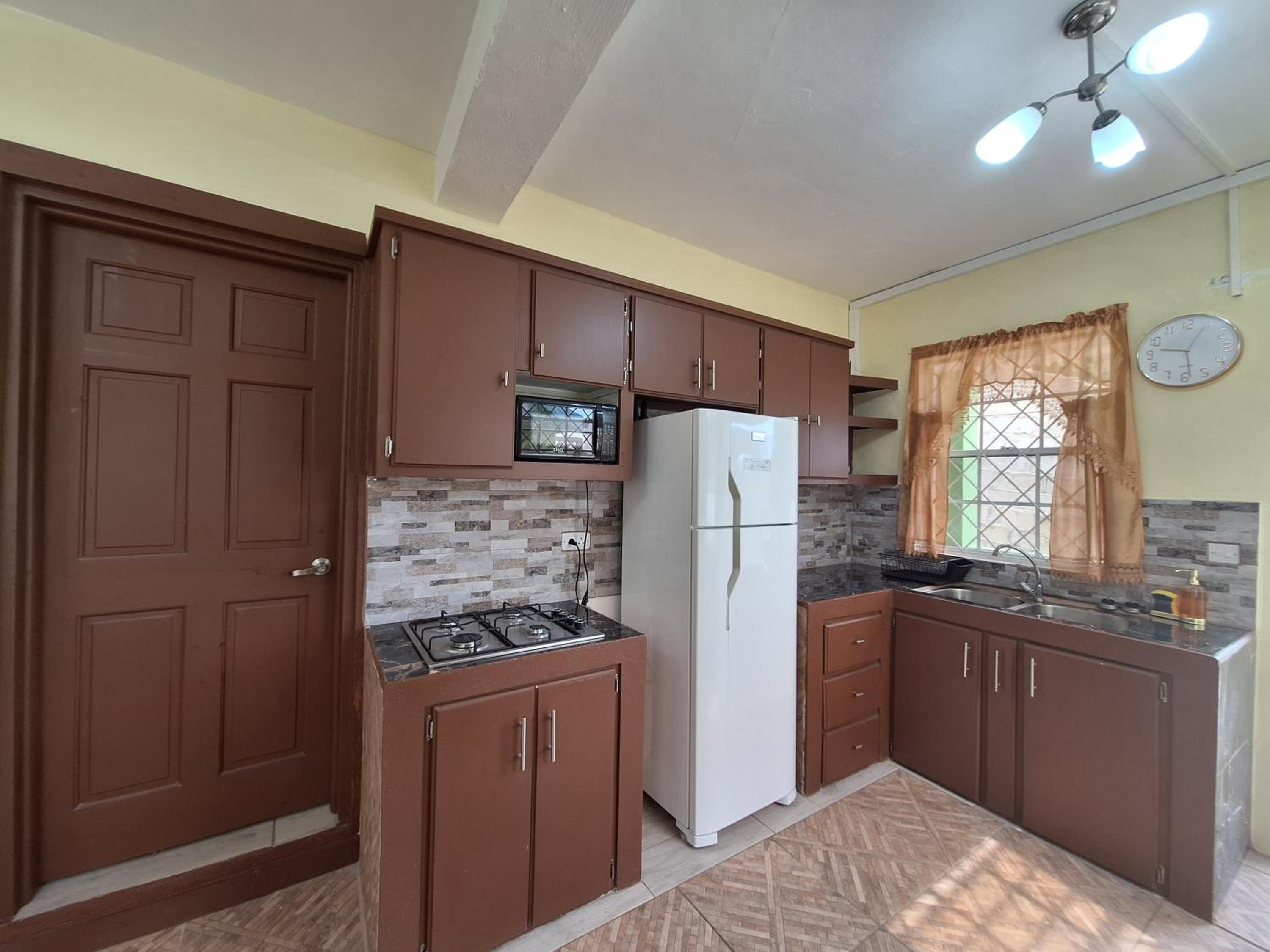 Ackee Green Rental - 3 beds large apartment or 2 beds modern apartment view 2