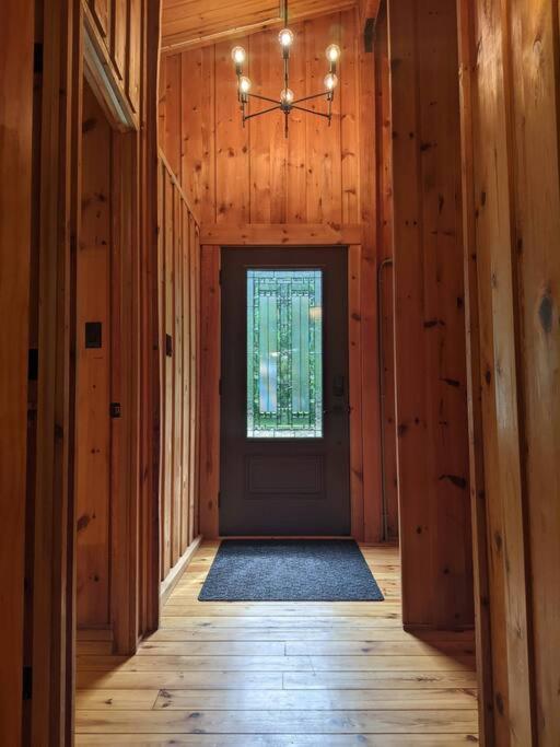 Cozy Riverside Cottage in Caledon Alton