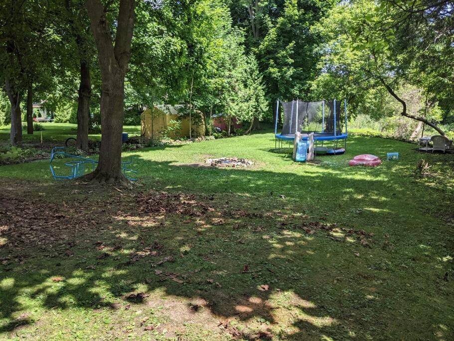 Cozy Riverside Cottage in Caledon Alton