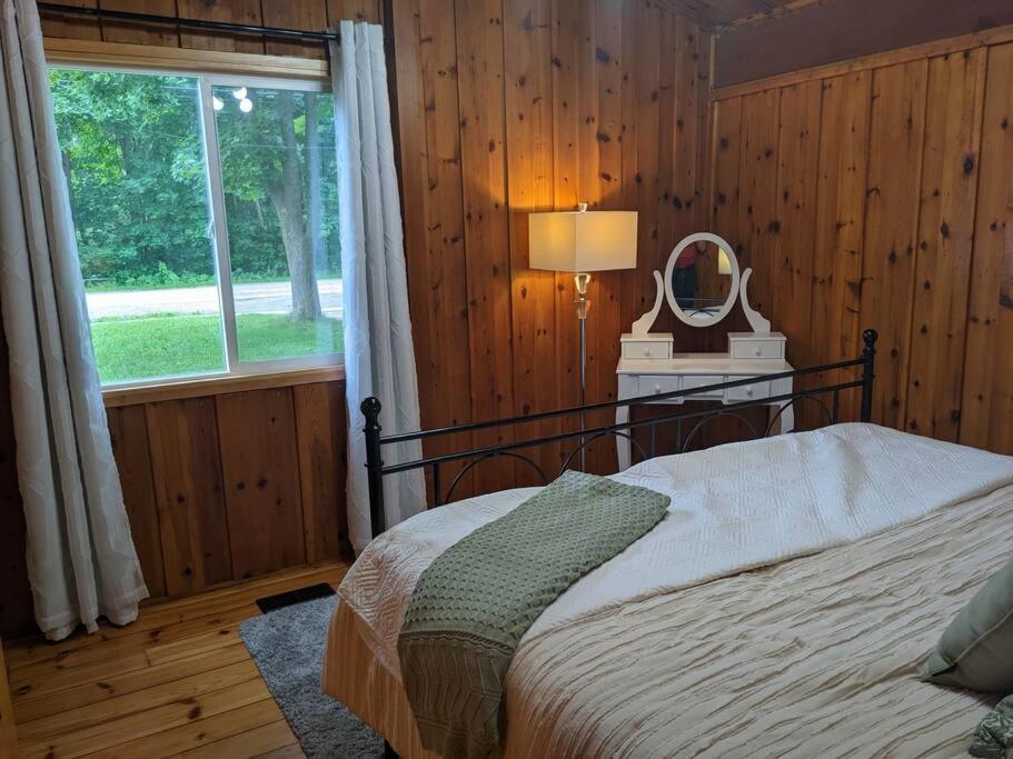 Cozy Riverside Cottage in Caledon Alton