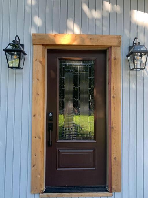 Cozy Riverside Cottage in Caledon Alton