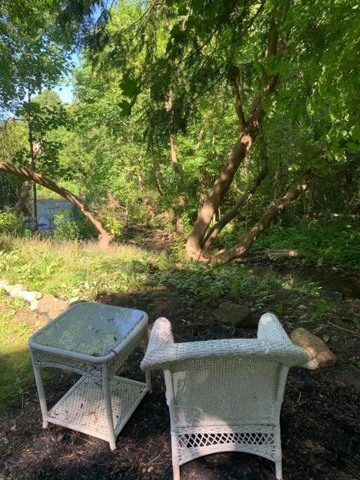Cozy Riverside Cottage in Caledon Alton