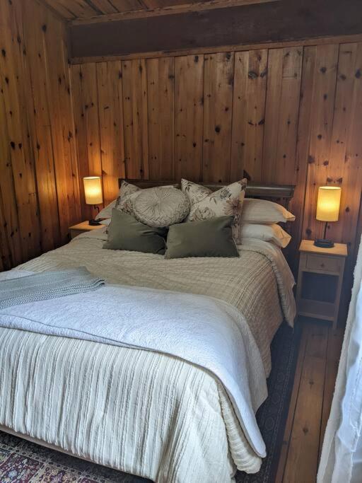 Cozy Riverside Cottage in Caledon Alton