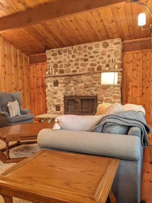 Cozy Riverside Cottage in Caledon Alton