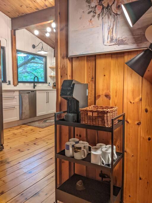 Cozy Riverside Cottage in Caledon Alton