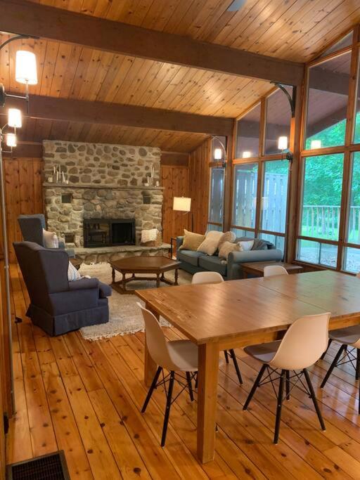 Cozy Riverside Cottage in Caledon Alton