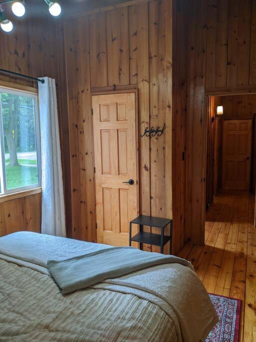 Cozy Riverside Cottage in Caledon Alton