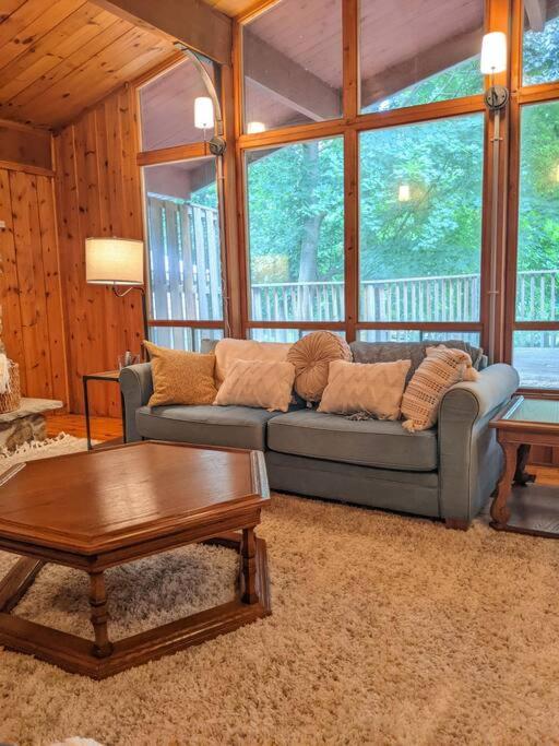 Cozy Riverside Cottage in Caledon Alton