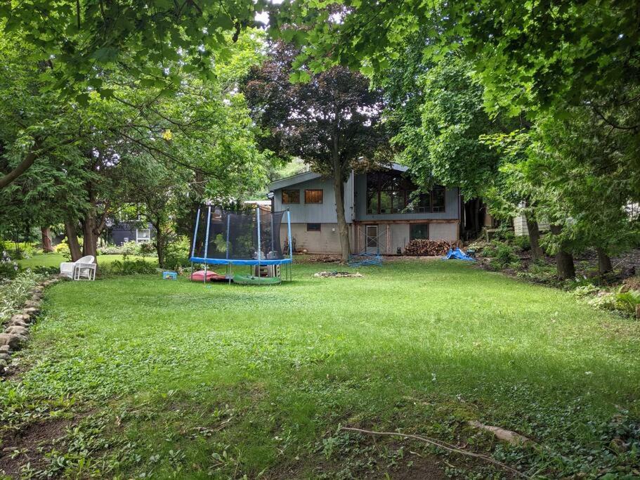 Cozy Riverside Cottage in Caledon Alton