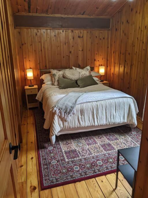 Cozy Riverside Cottage in Caledon Alton