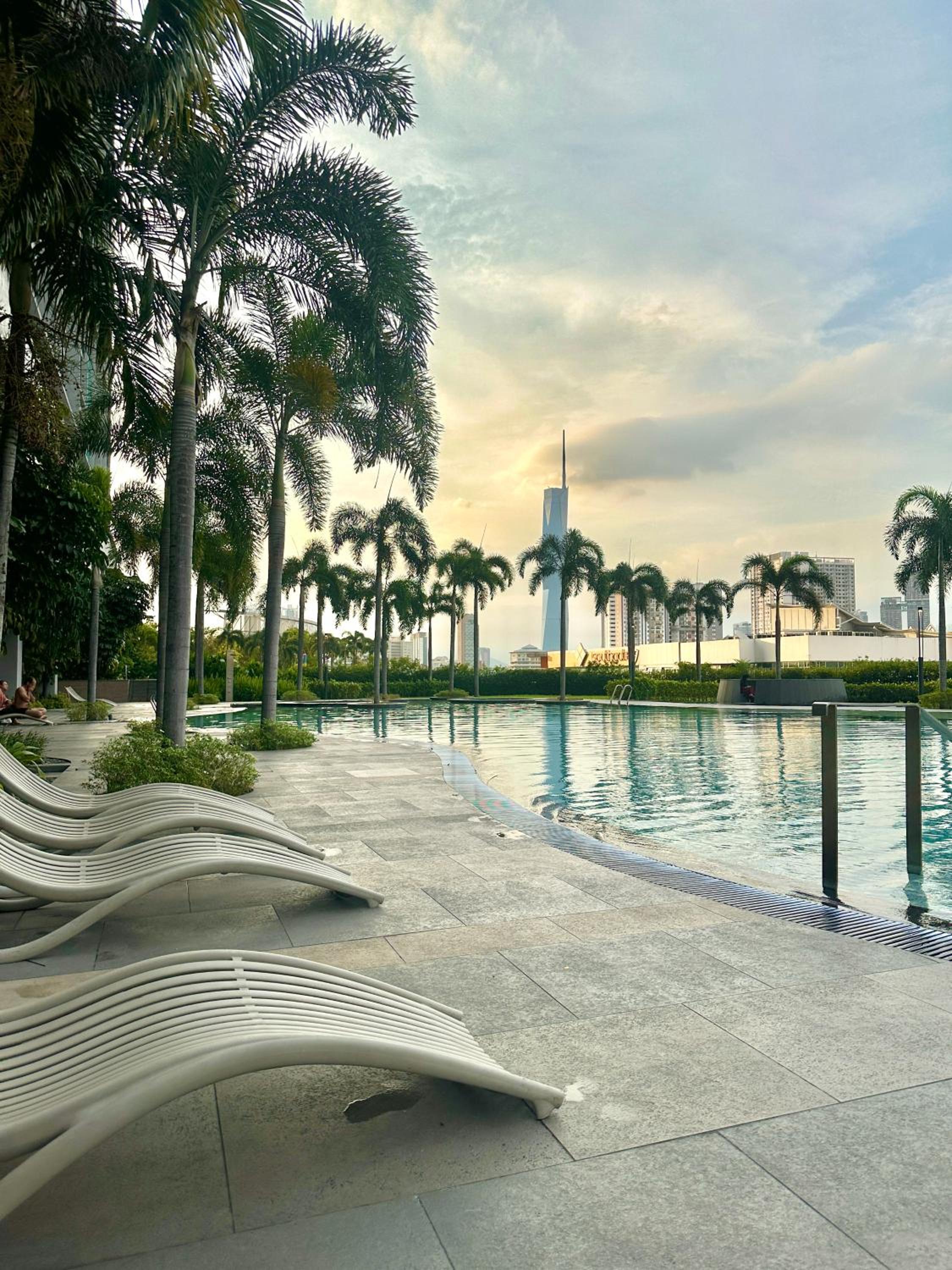 Trion Muji - Infinity Pool Near klcc, trx, mrt