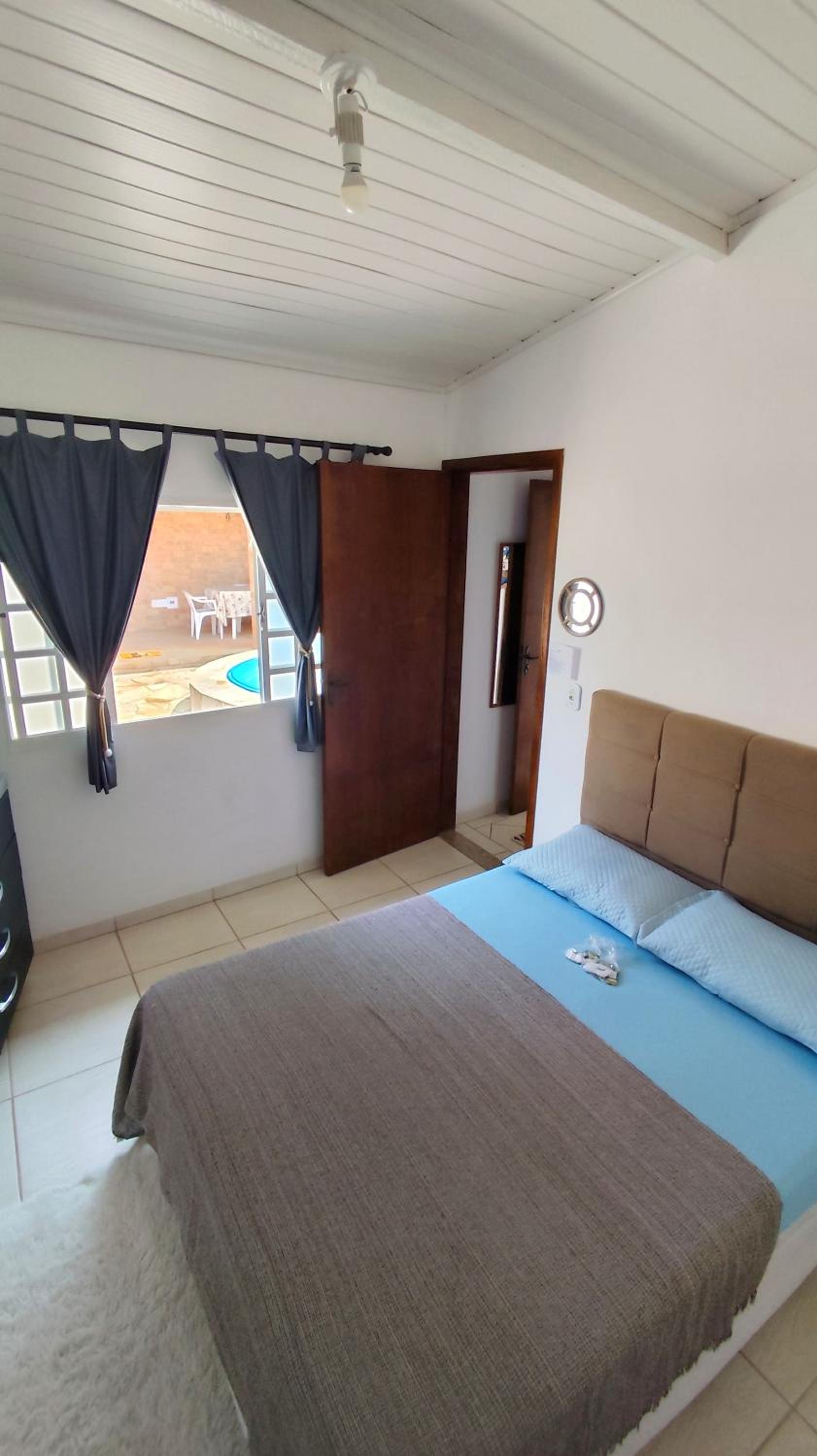 Casa Espaço Sara Piscina Aquecimento Solar total privacidade, área gourmet completa com churrasqueira fogão a lenha, a 5min do centro e do parque das águas
