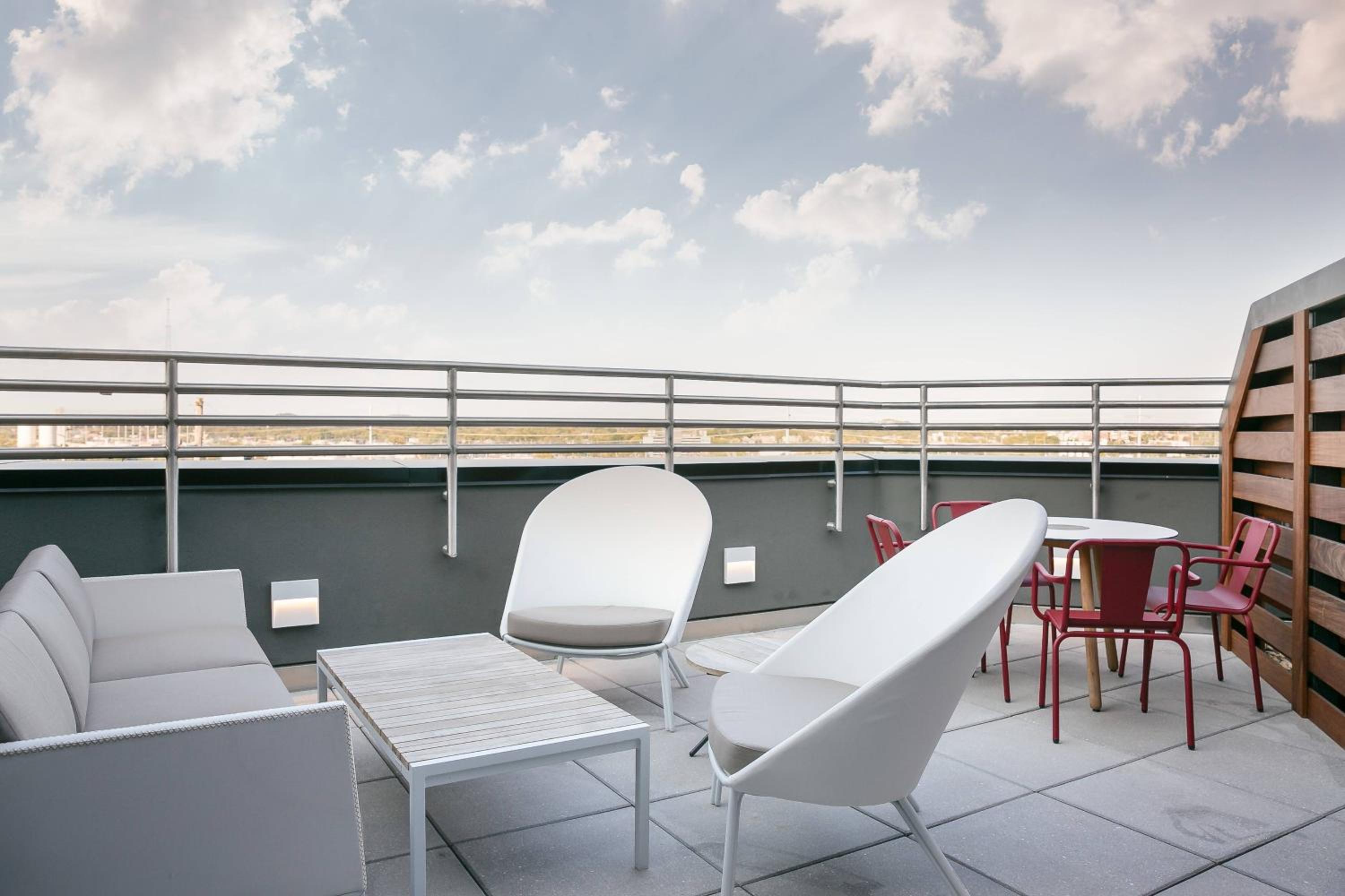 TownePlace Suites Nashville Downtown/Capitol District - Property Image 2