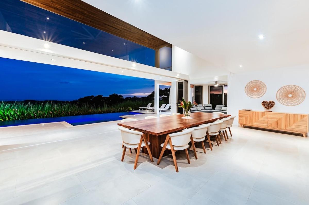 Modern Oceanview Villa w Infinity Edge Pool
