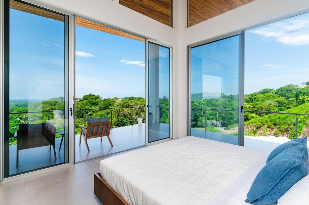 Modern Oceanview Villa w Infinity Edge Pool