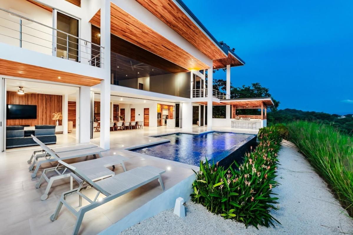 Modern Oceanview Villa w Infinity Edge Pool