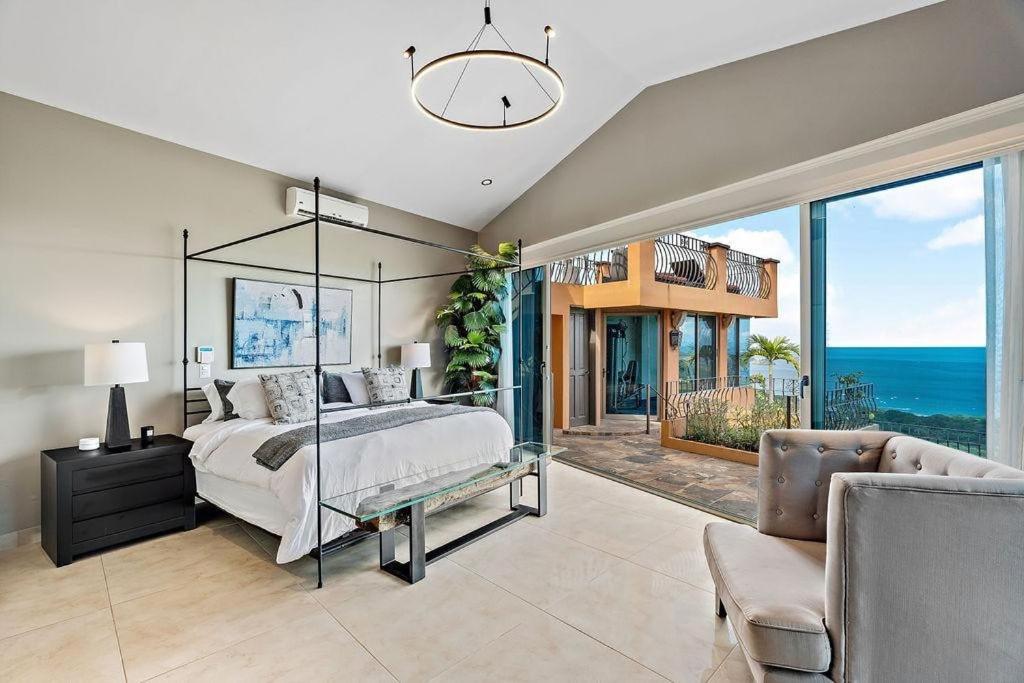 Oceanview Villa, Infinity Pool & Spacious Design