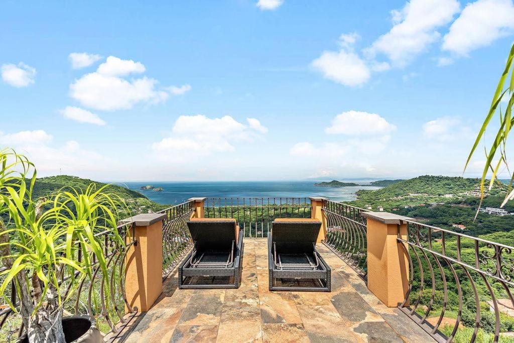 Oceanview Villa, Infinity Pool & Spacious Design