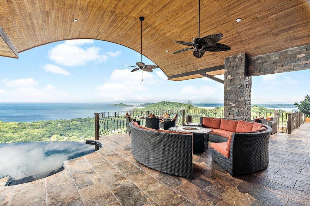 Oceanview Villa, Infinity Pool & Spacious Design