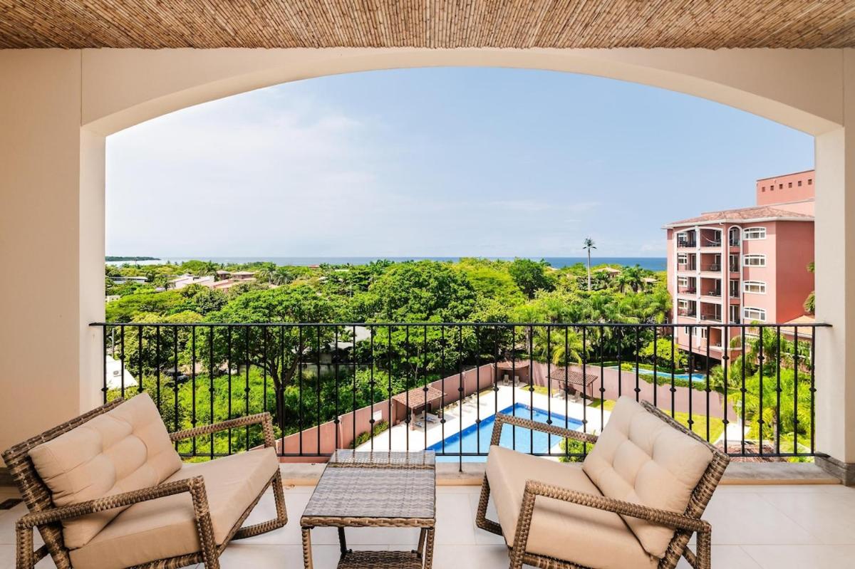 Ocean Views, Rooftop Terrace & Resort Pools