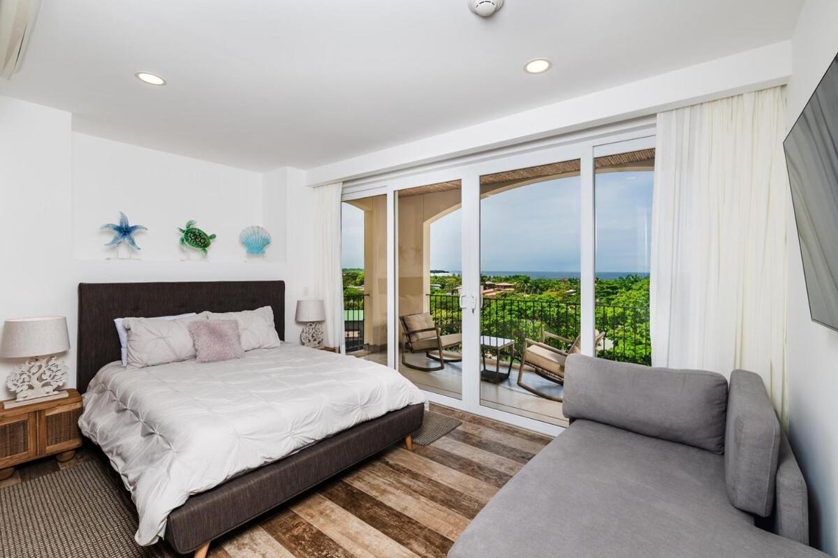 Ocean Views, Rooftop Terrace & Resort Pools