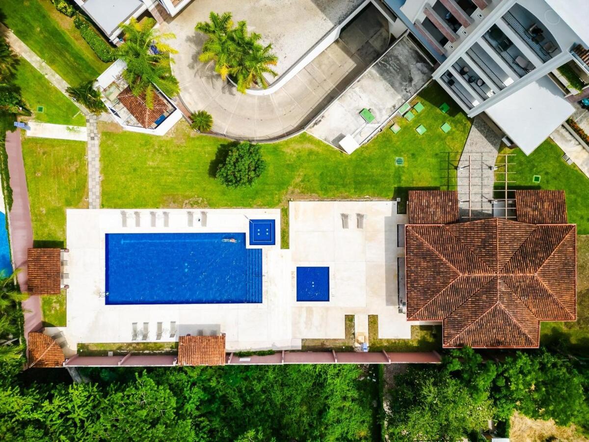 Ocean Views, Rooftop Terrace & Resort Pools