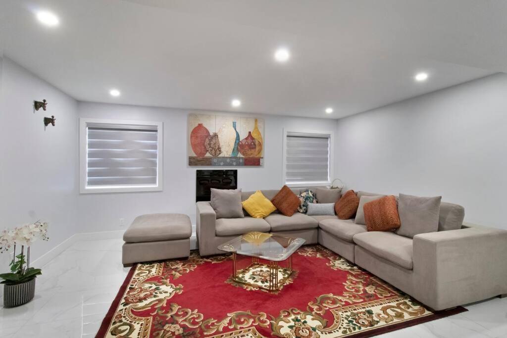 Modern Bright Whole House Major attractions nearby