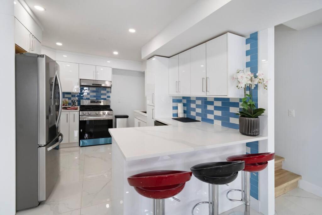 Modern Bright Whole House Major attractions nearby