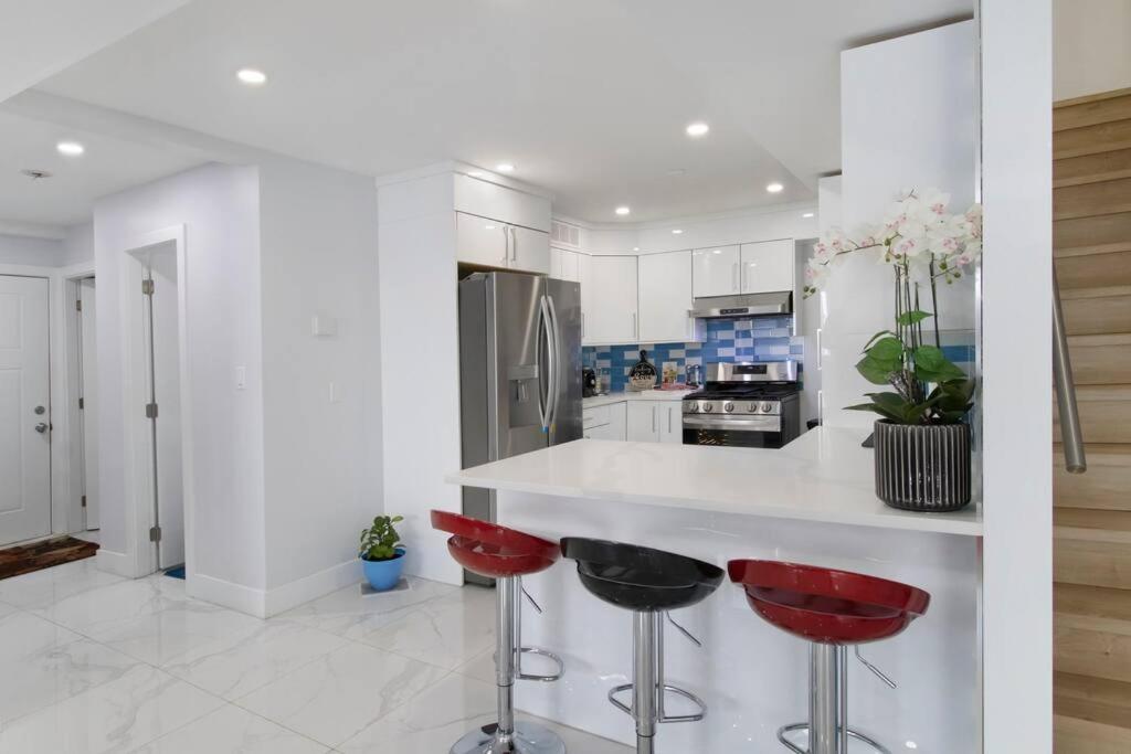 Modern Bright Whole House Major attractions nearby