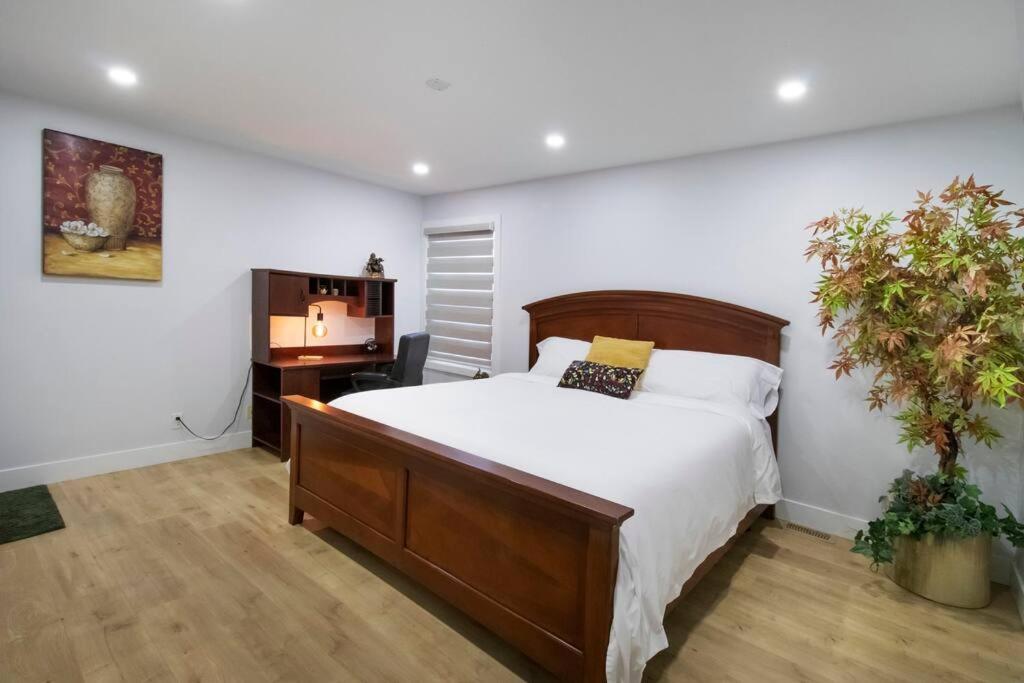 Modern Bright Whole House Major attractions nearby