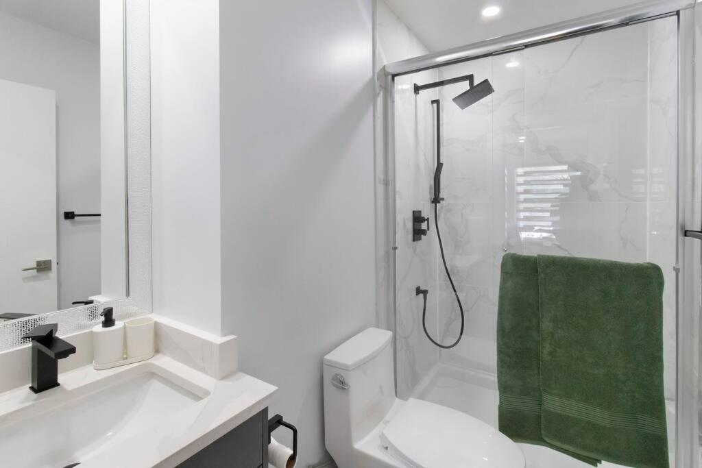 Modern Bright Whole House Major attractions nearby