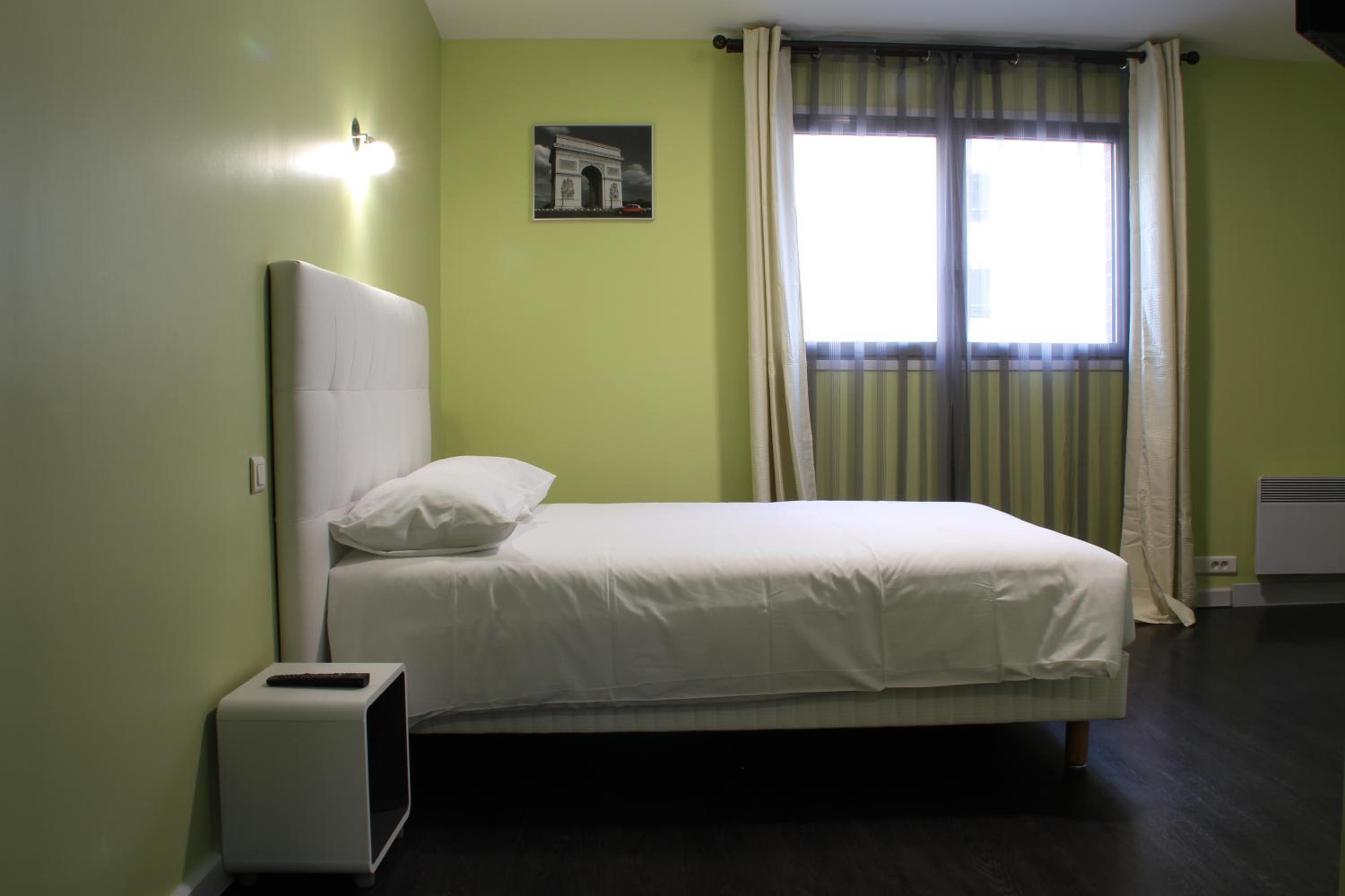 Boulogne-Billancourt Vacations - Hotel De France - Property Image 1