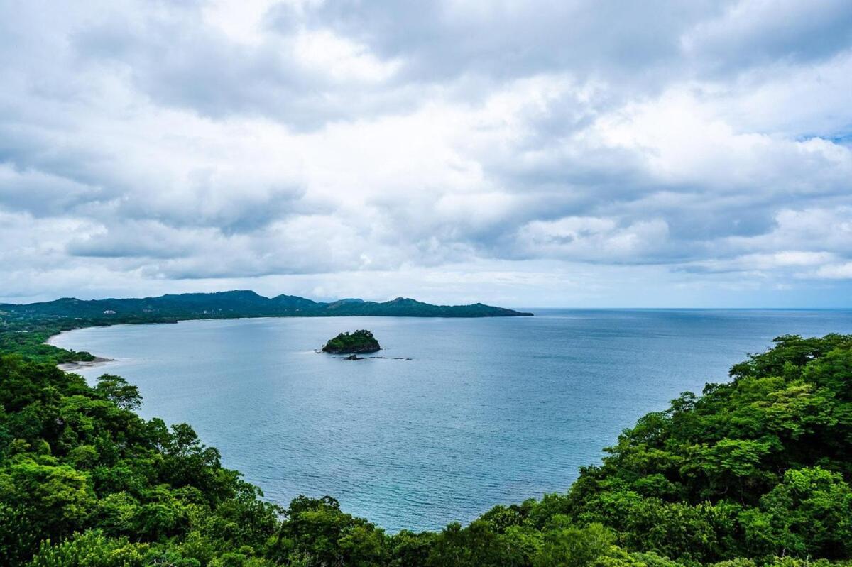 Ocean-Views, Infinity Pools & Private Veranda