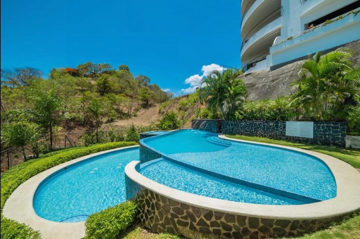 Ocean-Views, Infinity Pools & Private Veranda