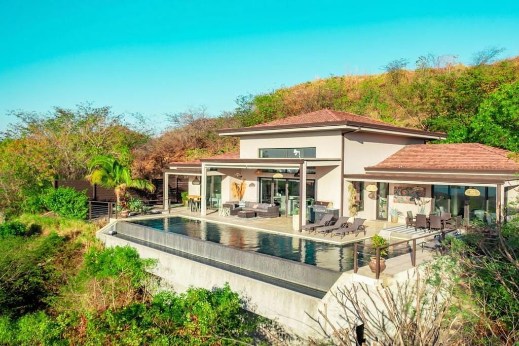 Sunset Infinity Pool & Private Ocean Views