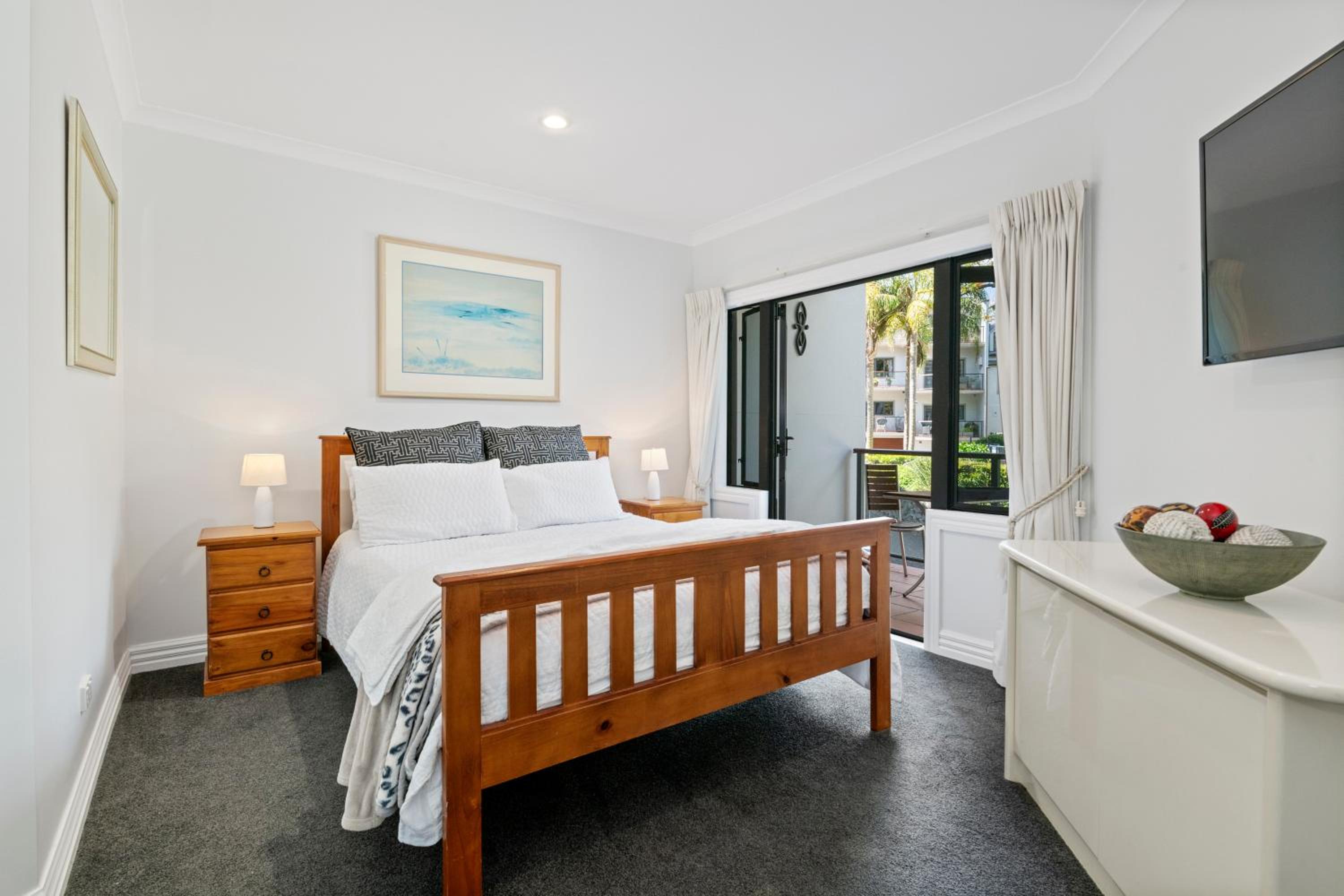 Takapuna Accommodation view 5