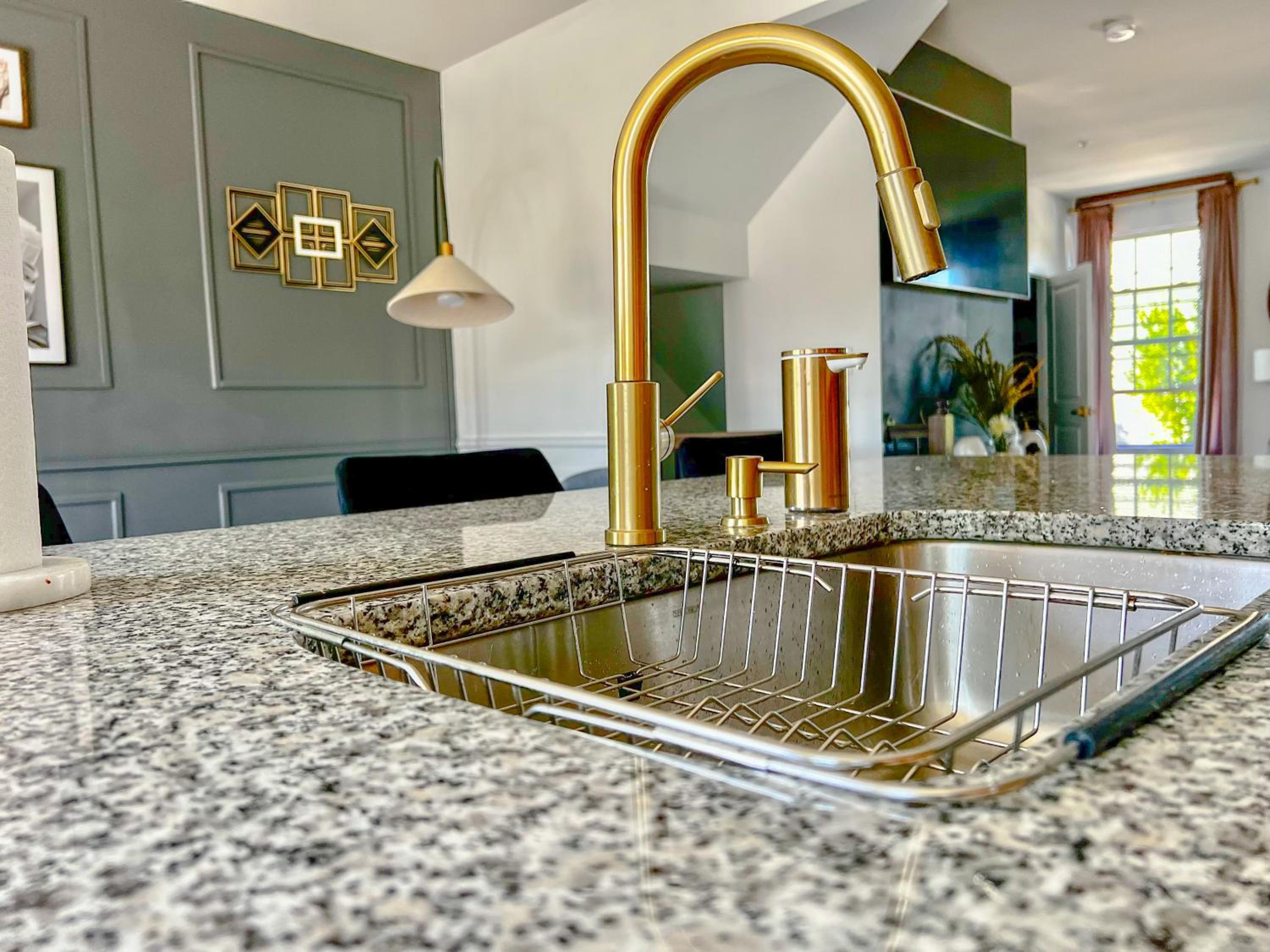 Lux Townhome Free Parking 12 min to BWI - Property Image 26