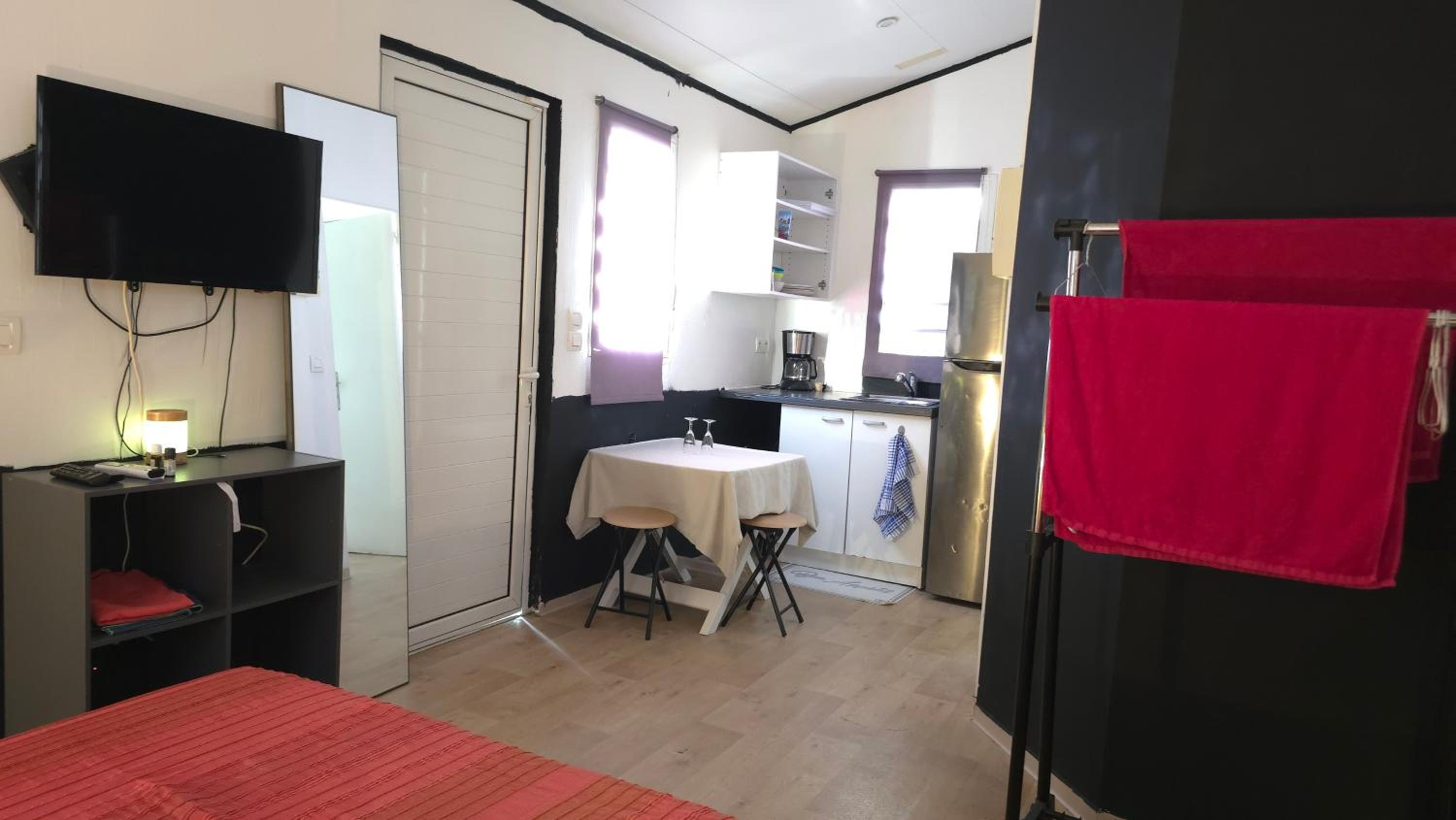 Evasion Authentique en Tiny House avec Services Personnalisés - 1 Champagne OFFERT - Le Paradis des Petits Voyageurs view 3