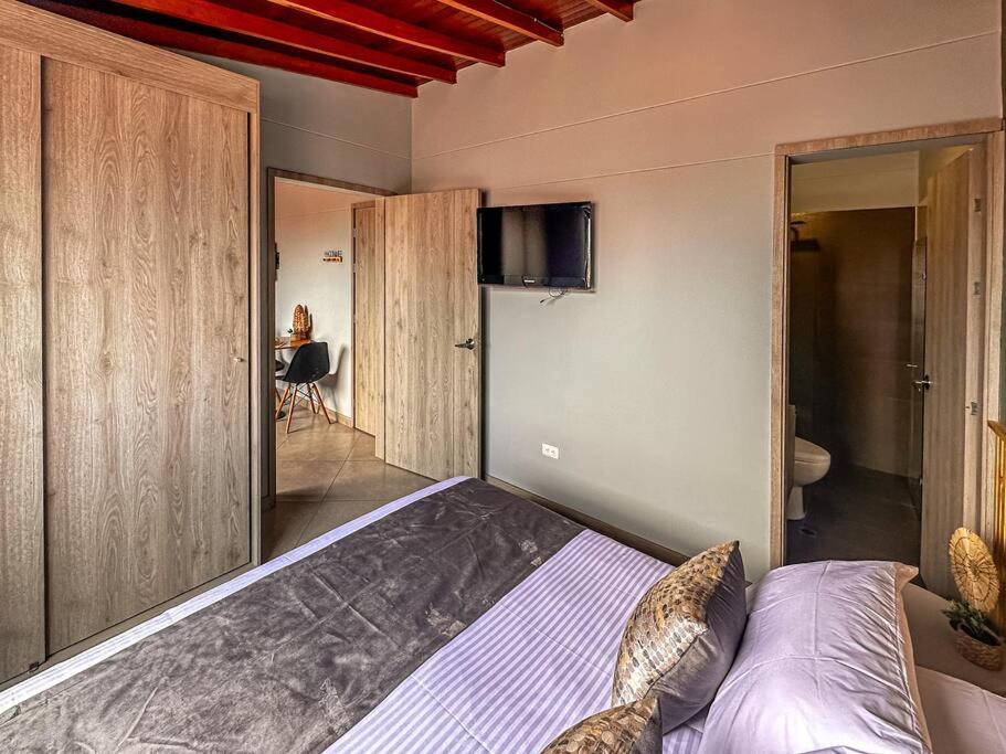 Completo y confortable apartamento en Medellin 8-02