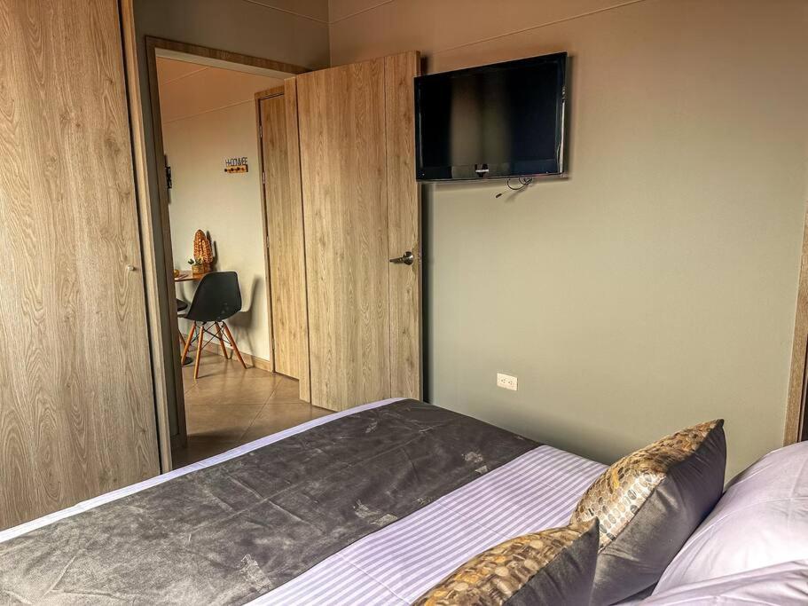 Completo y confortable apartamento en Medellin 8-02