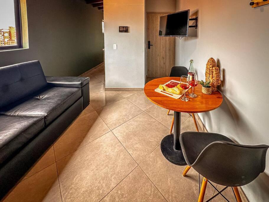 Completo y confortable apartamento en Medellin 8-02