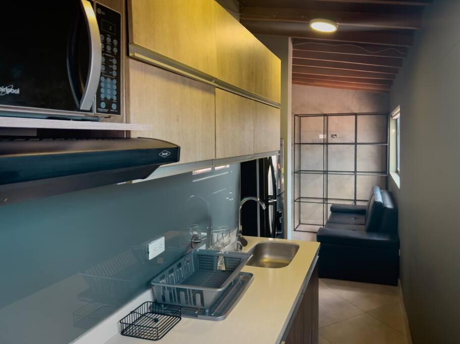 Completo y confortable apartamento en Medellin 8-02