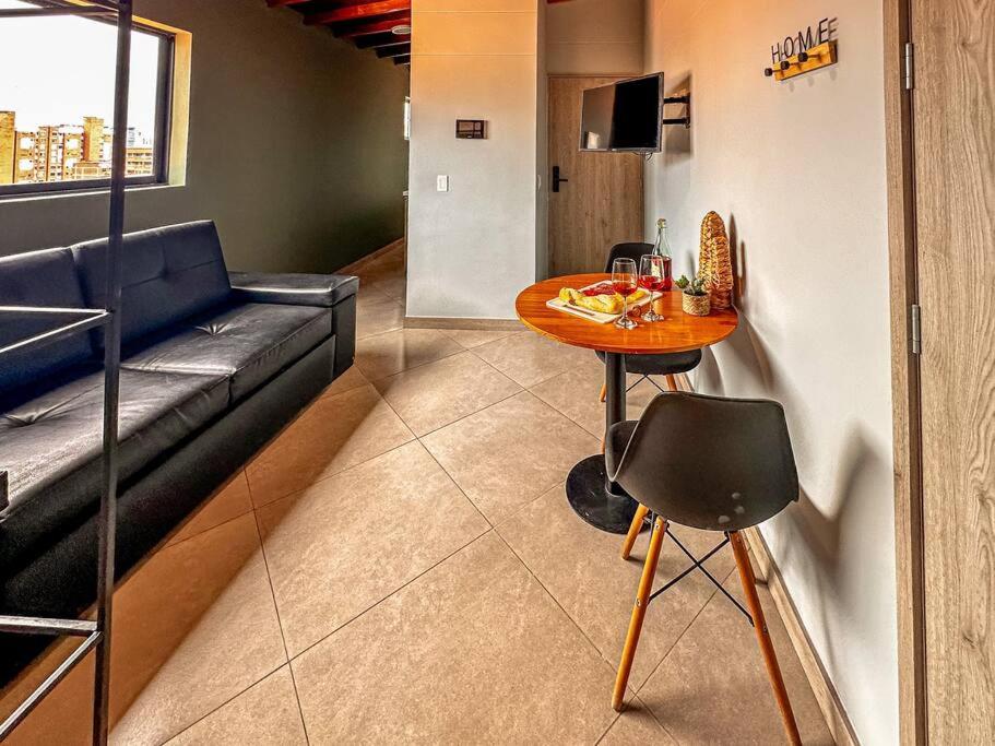 Completo y confortable apartamento en Medellin 8-02