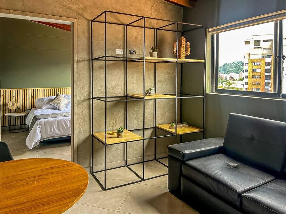Completo y confortable apartamento en Medellin 8-02